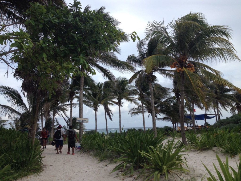 Auf dem Weg zum Strand von Tulum
